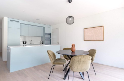 Wollishofen Apartment | Sunny Leimbach 3.5 Room w/Storage & W/D, 2 mins to market, by Blueground
