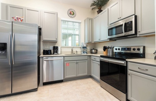 West Kissimmee Cottage | Sunny Margaritaville Cottage - Fully Equipped Kitchen, Welcoming Living Area