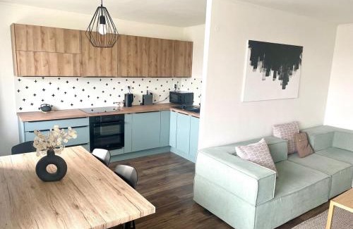 Zapad Apartment | Sunny & Minimalist Apartment near the City Center