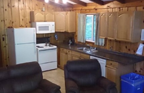 Seguin Cottage | Sunny Point Resort Cottages and Inn