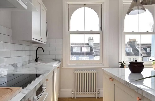St Leonards-On-Sea Apartment | Sunny & Serene St. Leonards Retreat by Alexandra Park, Spacious Kitchen + Island