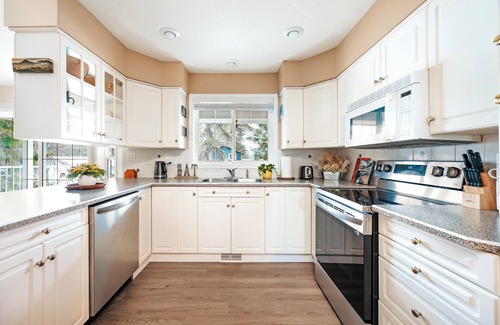 Christina Lake House | Sunny Shores Stay – Big Home Near Christina Lake
