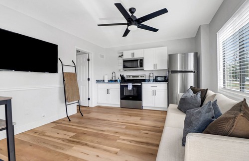 San Carlos Park Apartment | Sunny Side Stay- Apartment in beautiful Ft. Myers!