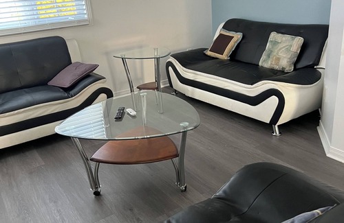 Aylmer Apartment | Sunny Sky 2