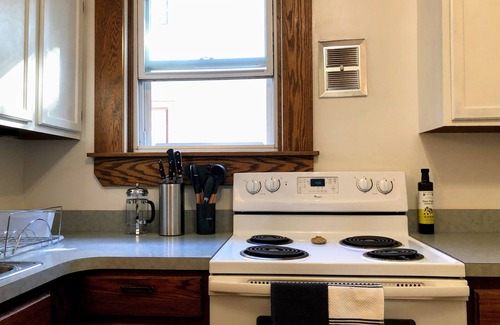 Stockade Historic District Apartment | Sunny & spacious pied-á-terre by Union College & Proctors Theater!