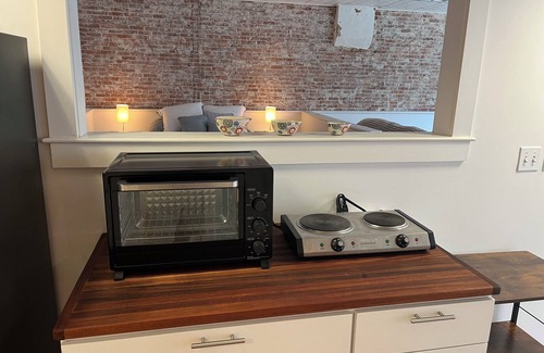 Gardiner Apartment | Sunny spacious studio in the heart of historic downtown Gardiner