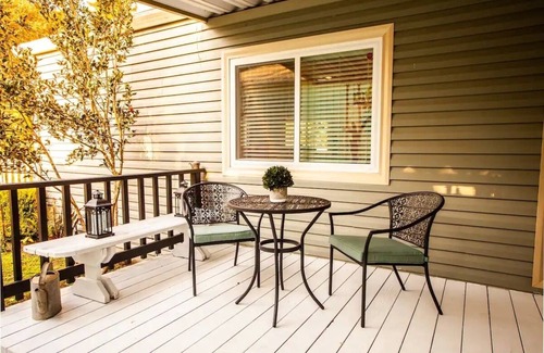 Sebastopol House | Sunny Spacious Wine Country Retreat 2BD 2BA