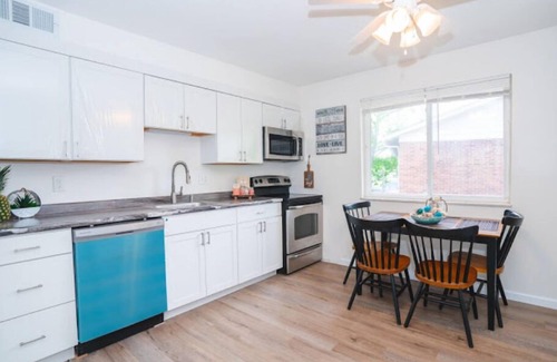 Airport Township Apartment | Sunny SparkingClean King bed Apt- CreveCoeurPark