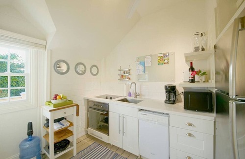 Governor's Harbour Cottage | Sunny & Stylish 1BR Upstairs Cottage Apartment