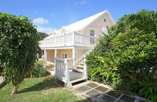Governor's Harbour Cottage | Sunny & Stylish 1BR Upstairs Cottage Apartment
