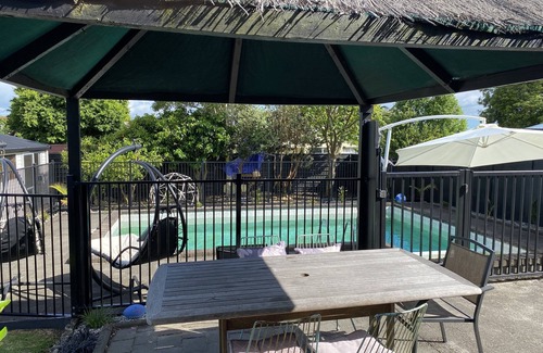 Welcome Bay House | Sunny Summery House with Large Pool