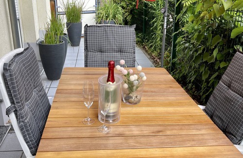 Neustadt Apartment | Sunny terrace apartment in the center with underground parking space and Netflix.