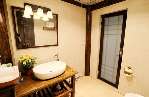 Shangri-La House | Sunny Valley Inn
