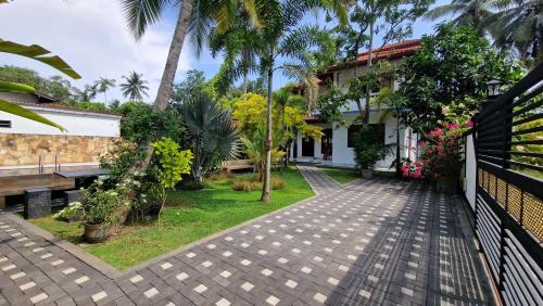 Hettimulla Bed & Breakfast | Sunny Villa