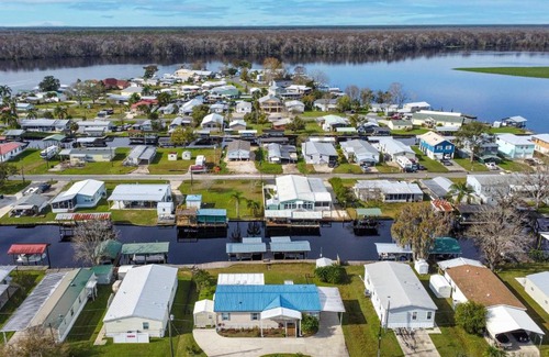 Welaka House | Sunny Waterfront Welaka Home with Private Dock!
