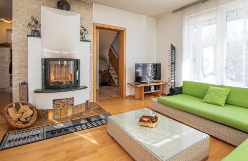 Obcina Brezovica Ski Chalet | Sunny Weekend Sauna House - Happy Rentals