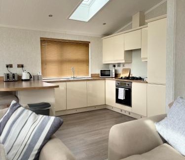 Ellerker Ski Chalet | Sunnydene Country Park