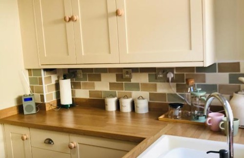 Little Haywood House | Sunnydene Cute cosy convenient cottage