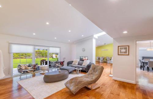 Woodland Hills House | SunnyHill Escape