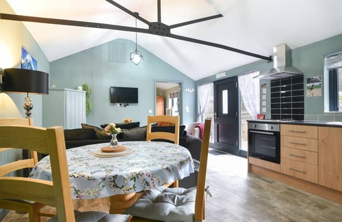 Raymonds Hill Cottage | SUNNYSIDE AT COOMB BANK FARM, pet friendly in Raymond's Hill