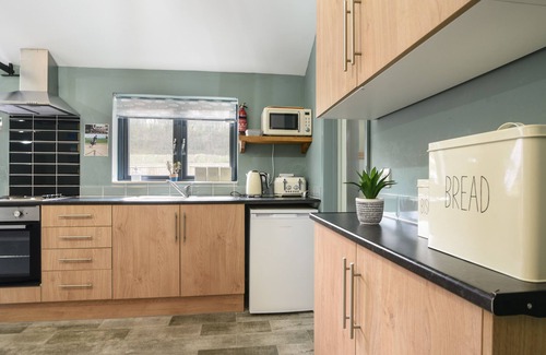 Raymonds Hill Cottage | SUNNYSIDE AT COOMB BANK FARM, pet friendly in Raymond's Hill