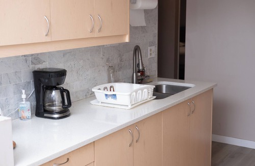 Sunnyside House | Sunnyside Serenity: Cozy Basement Room Rental