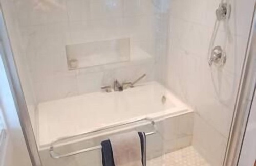 North Glenmore House | SunnyStays Family Friendly Home Near Golf, YLW, UBCO, Winery