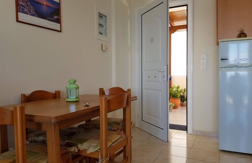 Kefalari Apartment | Sunrise 3 Apartment - Beautifully Located Air Conditioned 1 Bedroom Above Beach