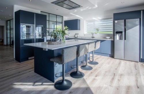 Pendine House | Sunrise - 5 Bedroom Luxurious Holiday Home - Pendine