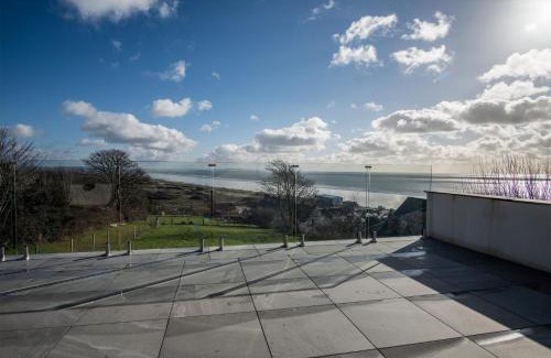 Pendine House | Sunrise - 5 Bedroom Luxurious Holiday Home - Pendine