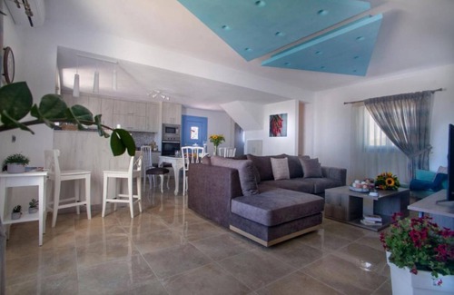 Perivolos Apartment | Sunrise Apartment Santorini