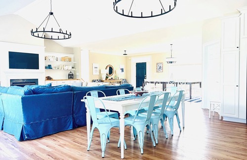 Sunrise Bay House | Sunrise at Lake Anna: Lakefront, Boathouse, Pickleball, Golf, Hot Tub, Arcade