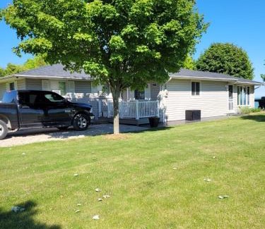 Romney House | SUNRISE BAY with panoramic view of Lake Erie