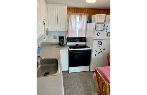 Au Gres House | Sunrise Beach Cottage
