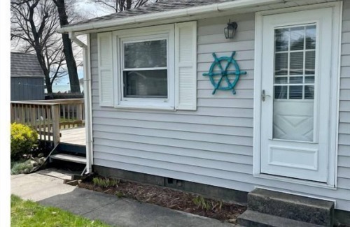 Au Gres House | Sunrise Beach Cottage