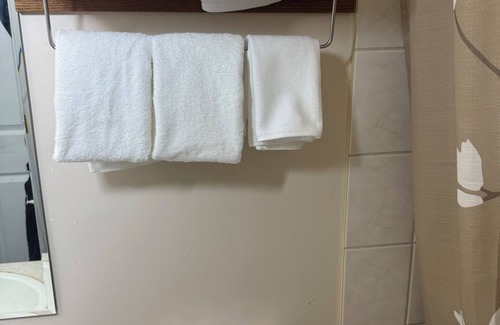 Consort Hotel | SUNRISE MOTEL