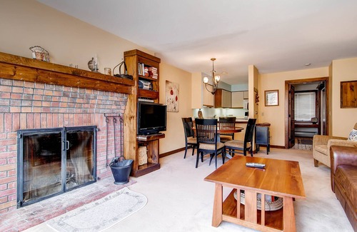 Central Vermont- Killington Condo | Sunrise Mountain Village - West Glade J-1- Ski in-Ski Out