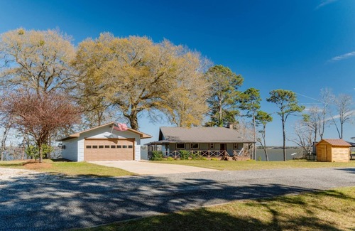 Abbeville House | Sunrise Retreat, Sunrise Retreat- Lakefront Getaway on Lake Eufaula
