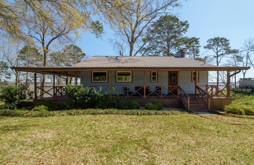 Abbeville House | Sunrise Retreat, Sunrise Retreat- Lakefront Getaway on Lake Eufaula