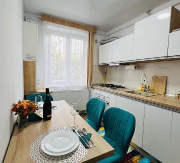 Petrosani Apartment | Sunrise