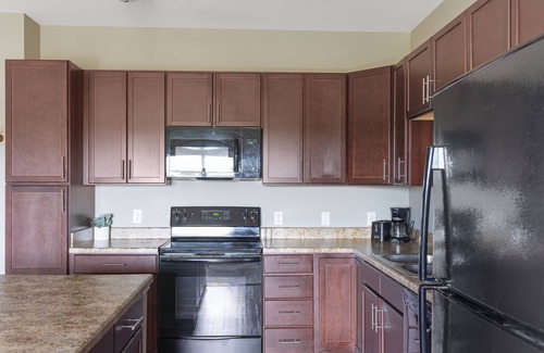 West Des Moines Apartment | Sunrise Serenity w/Balcony and Garage
