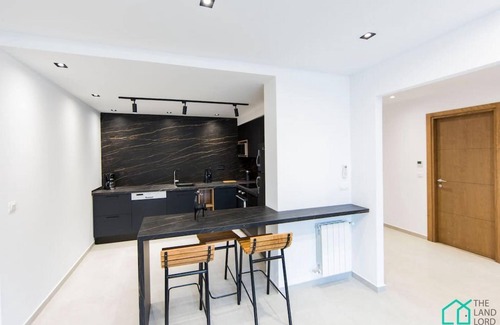 Les Berges du Lac Apartment | SUNSET 201: Luxury 2bds with gym