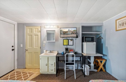Hudson Hotel | Sunset Acres Motel - Room 4