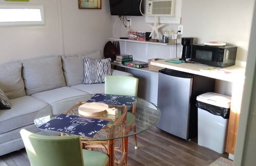 Fortescue Bed & Breakfast | Sunset Bay homestay Fortescue nj across from the ocean open April 2