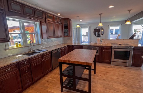 Irving House | Sunset Bay Luxe Family Fun House - Buffalo Region - Pool and Billiards Table