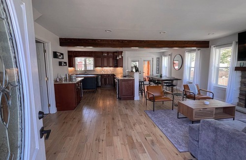 Irving House | Sunset Bay Luxe Family Fun House - Buffalo Region - Pool and Billiards Table