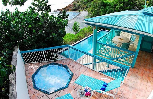 Hart Bay Villa | Sunset Beach: Beachfront Villa! Pool! Hot Tub!