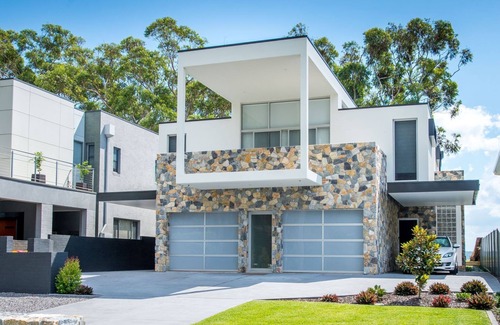 Corlette Apartment | 'Sunset@Corlette' *2 SUPs 2 Kayaks* WATERFRONT ACCOMMODATION Port Stephens