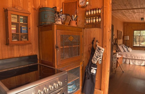 Alexandrina Cottage | Sunset Cottage. Absolute Waterfront with Beautiful Sunset Views