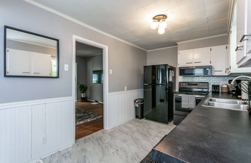 Glen Carbon Cottage | Sunset Cottage - Entire home downtown Glen Carbon